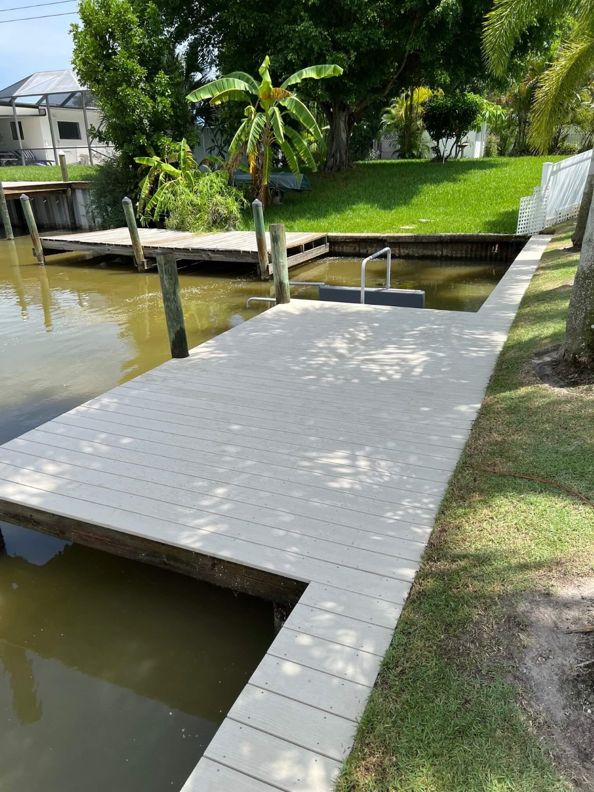 Storm resistant dock designs