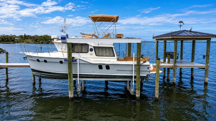Trusted Boat Lifts Repair Contractor in Melbourne and Surrounding Areas